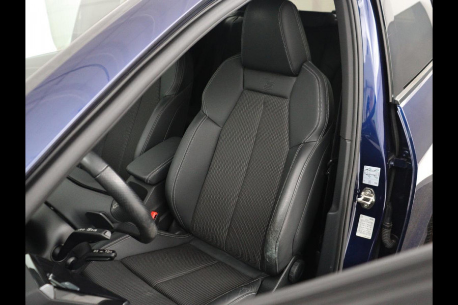 Audi Q4 e-tron 40 Launch edition S Competition 77 kWh | SOH 92,1% | Half leder | Stoelverwarming | Carplay | Adaptive cruise | Climate control | Camera | Park assist | Trekhaak