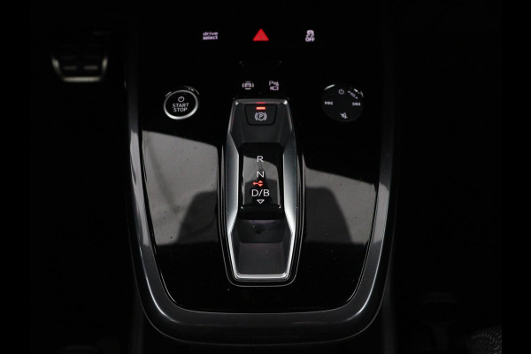 Audi Q4 e-tron 40 Launch edition S Competition 77 kWh | SOH 92,1% | Half leder | Stoelverwarming | Carplay | Adaptive cruise | Climate control | Camera | Park assist | Trekhaak