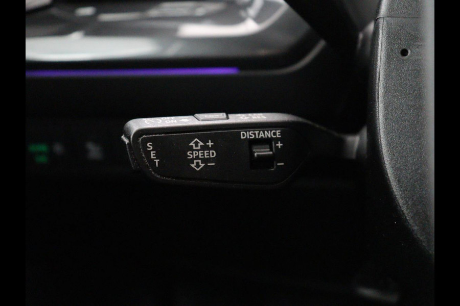 Audi Q4 e-tron 40 Launch edition S Competition 77 kWh | SOH 92,1% | Half leder | Stoelverwarming | Carplay | Adaptive cruise | Climate control | Camera | Park assist | Trekhaak