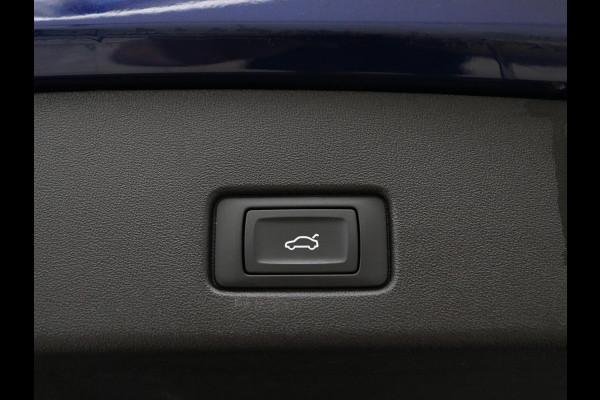 Audi Q4 e-tron 40 Launch edition S Competition 77 kWh | SOH 92,1% | Half leder | Stoelverwarming | Carplay | Adaptive cruise | Climate control | Camera | Park assist | Trekhaak