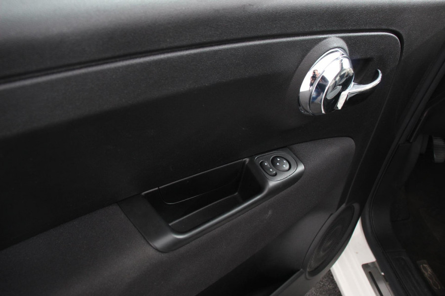 Fiat 500C 1.0 69pk Hybrid Lounge Plus Climate Control Navigatie Apple Carplay/Android Auto Parkeersensor achter Cruise Control Airco