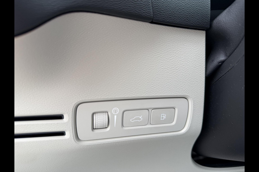 Volvo XC40 1.5 T5 Twin Engine Momentum Pro | ORIGINEEL NEDERLANDSE AUTO MET NAP | PLUG-IN HYBRIDE | PILOT ASSIST | ADAPTIVE CRUISE CONTROL | ELEKTRISCHE ACHTERKLEP | STOELVERWARMING |ALL IN  RIJKLAAR GELEVERD MET 12 MAANDEN BOVAG-GARANTIE