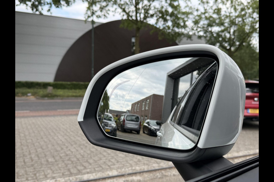 Volvo XC40 1.5 T5 Twin Engine Momentum Pro | ORIGINEEL NEDERLANDSE AUTO MET NAP | PLUG-IN HYBRIDE | PILOT ASSIST | ADAPTIVE CRUISE CONTROL | ELEKTRISCHE ACHTERKLEP | STOELVERWARMING |ALL IN  RIJKLAAR GELEVERD MET 12 MAANDEN BOVAG-GARANTIE