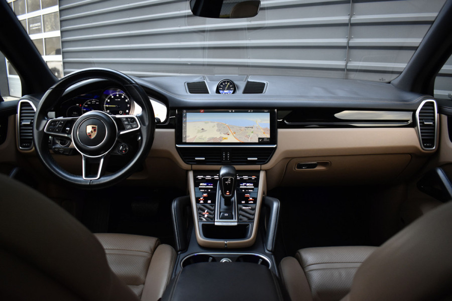 Porsche Cayenne 3.0 E-Hybrid 462pk Sport Chrono | Pano | Trekhaak | 360 Camera | Bose | Stuurverwarming | Luchtvering | Orig. NL |
