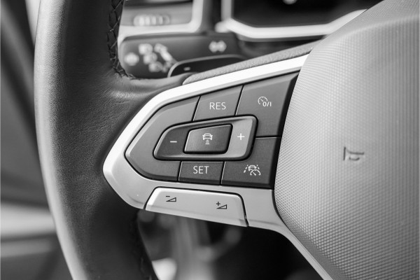 Volkswagen Polo 1.0 TSI R-Line Pano ACC Camera IQ Light Virtual 17"