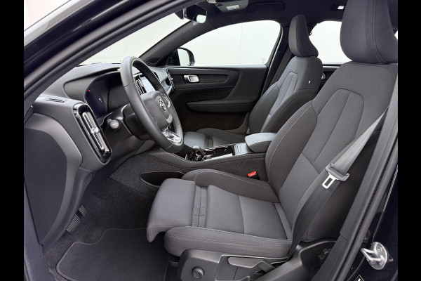 Volvo C40 Single Motor Core 70 kWh VOLVO DEALER ONDERHOUDEN| ACHTERUITRIJCAMERA| PANORAMADAK| STOEL + STUURVERWARMING| RIJKLAARPRIJS INCL. 12 MAANDEN BOVAG GARANTIE|