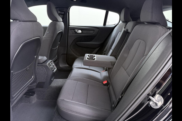 Volvo C40 Single Motor Core 70 kWh VOLVO DEALER ONDERHOUDEN| ACHTERUITRIJCAMERA| PANORAMADAK| STOEL + STUURVERWARMING| RIJKLAARPRIJS INCL. 12 MAANDEN BOVAG GARANTIE|