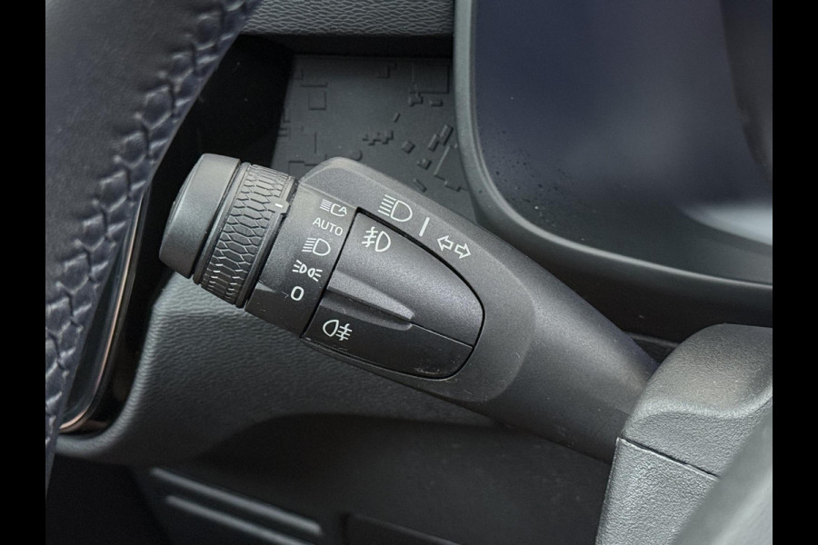 Volvo C40 Single Motor Core 70 kWh VOLVO DEALER ONDERHOUDEN| ACHTERUITRIJCAMERA| PANORAMADAK| STOEL + STUURVERWARMING| RIJKLAARPRIJS INCL. 12 MAANDEN BOVAG GARANTIE|