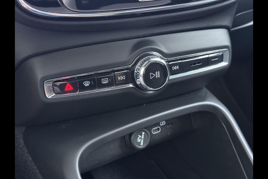 Volvo C40 Single Motor Core 70 kWh VOLVO DEALER ONDERHOUDEN| ACHTERUITRIJCAMERA| PANORAMADAK| STOEL + STUURVERWARMING| RIJKLAARPRIJS INCL. 12 MAANDEN BOVAG GARANTIE|