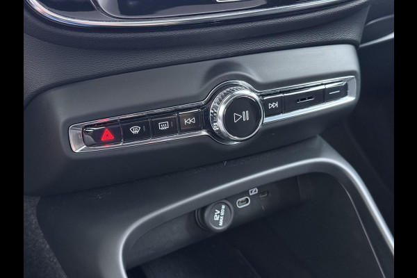 Volvo C40 Single Motor Core 70 kWh VOLVO DEALER ONDERHOUDEN| ACHTERUITRIJCAMERA| PANORAMADAK| STOEL + STUURVERWARMING| RIJKLAARPRIJS INCL. 12 MAANDEN BOVAG GARANTIE|