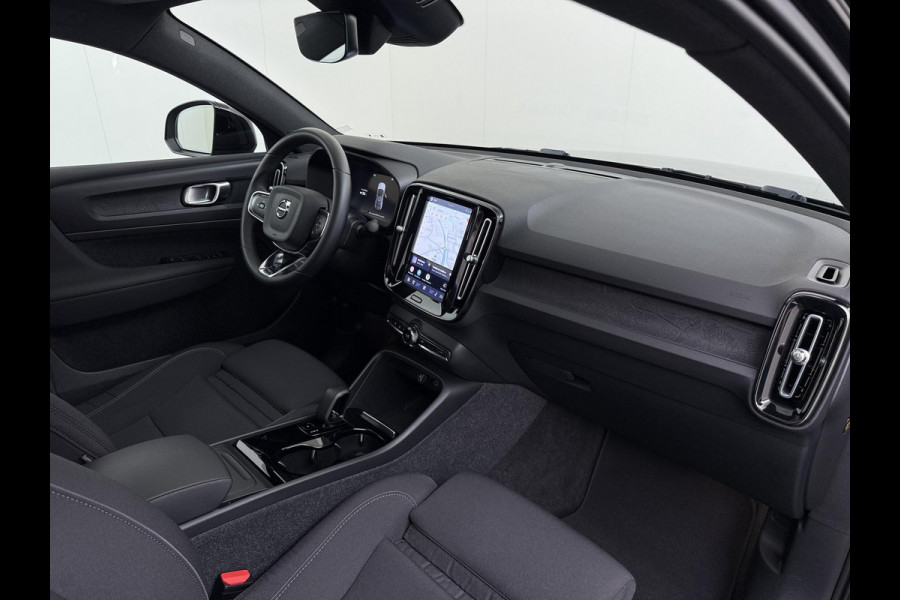 Volvo C40 Single Motor Core 70 kWh VOLVO DEALER ONDERHOUDEN| ACHTERUITRIJCAMERA| PANORAMADAK| STOEL + STUURVERWARMING| RIJKLAARPRIJS INCL. 12 MAANDEN BOVAG GARANTIE|