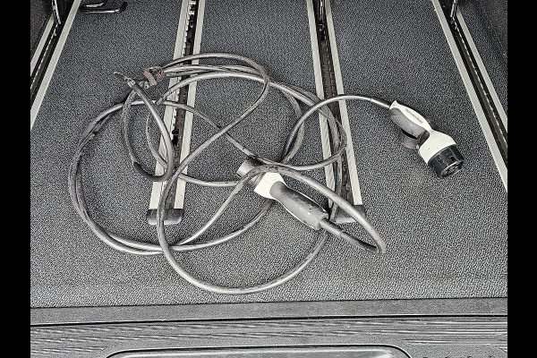 Mercedes-Benz EVITO TOURER PRO L3 90 kWh L3 9 persoons XL WLTP 368 km snelladen clima org NL dubbele schuifdeur carplay BPM-vrij