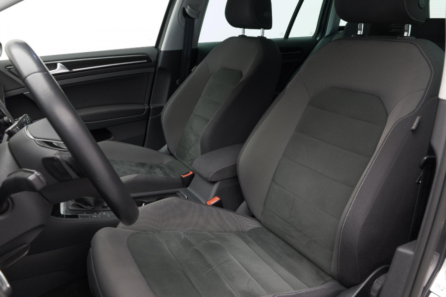 Volkswagen Golf 1.5 TSI Highline Business R |Massage|Carplay|Navi|LED|