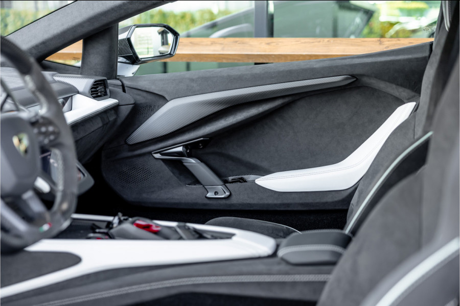 Lamborghini Revuelto 6.5 V12 - Nieuwe Auto | Origineel NL | Carbon | Passenger Display