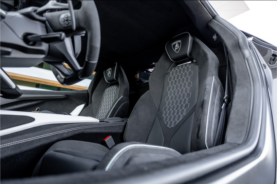 Lamborghini Revuelto 6.5 V12 - Nieuwe Auto | Origineel NL | Carbon | Passenger Display