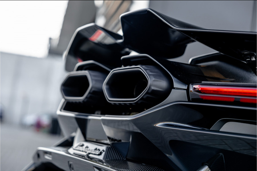 Lamborghini Revuelto 6.5 V12 - Nieuwe Auto | Origineel NL | Carbon | Passenger Display