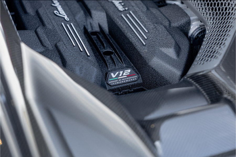 Lamborghini Revuelto 6.5 V12 - Nieuwe Auto | Origineel NL | Carbon | Passenger Display