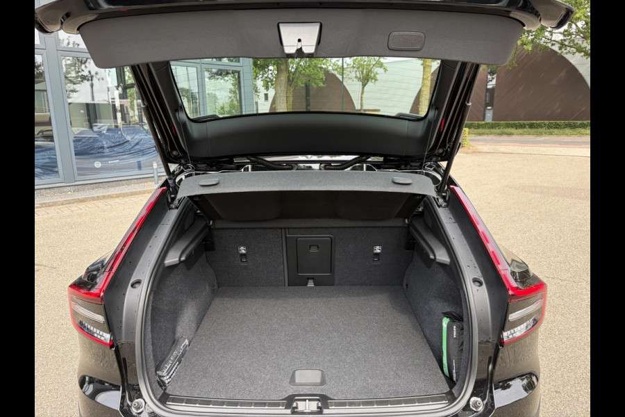 Volvo C40 Recharge Core 69 kWh 26.000 KM | SOH 96% | Panorama | Stoel- & Stuurverwarming | Achteruitrijcamera | Volvo Dealer Onderhouden | All-in incl. 12 mnd BOVAG Garantie |