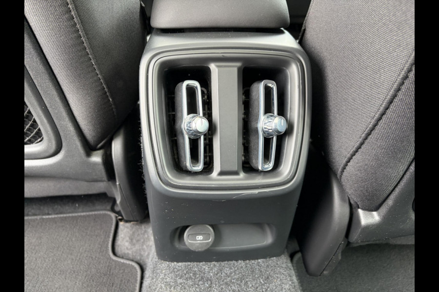Volvo C40 Recharge Core 69 kWh 26.000 KM | SOH 96% | Panorama | Stoel- & Stuurverwarming | Achteruitrijcamera | Volvo Dealer Onderhouden | All-in incl. 12 mnd BOVAG Garantie |