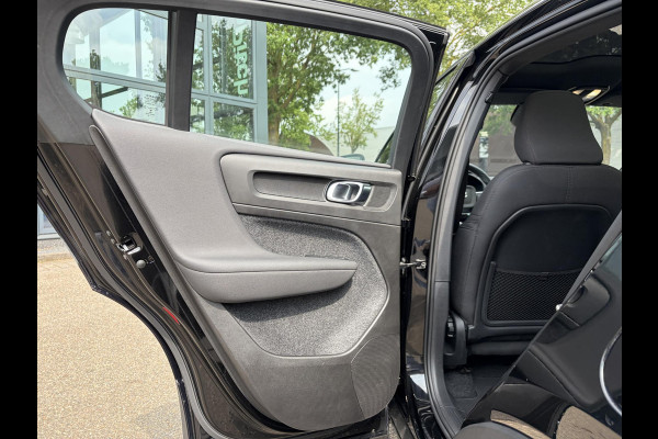 Volvo C40 Recharge Core 69 kWh 26.000 KM | SOH 96% | Panorama | Stoel- & Stuurverwarming | Achteruitrijcamera | Volvo Dealer Onderhouden | All-in incl. 12 mnd BOVAG Garantie |