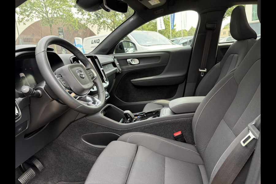Volvo C40 Recharge Core 69 kWh 26.000 KM | SOH 96% | Panorama | Stoel- & Stuurverwarming | Achteruitrijcamera | Volvo Dealer Onderhouden | All-in incl. 12 mnd BOVAG Garantie |