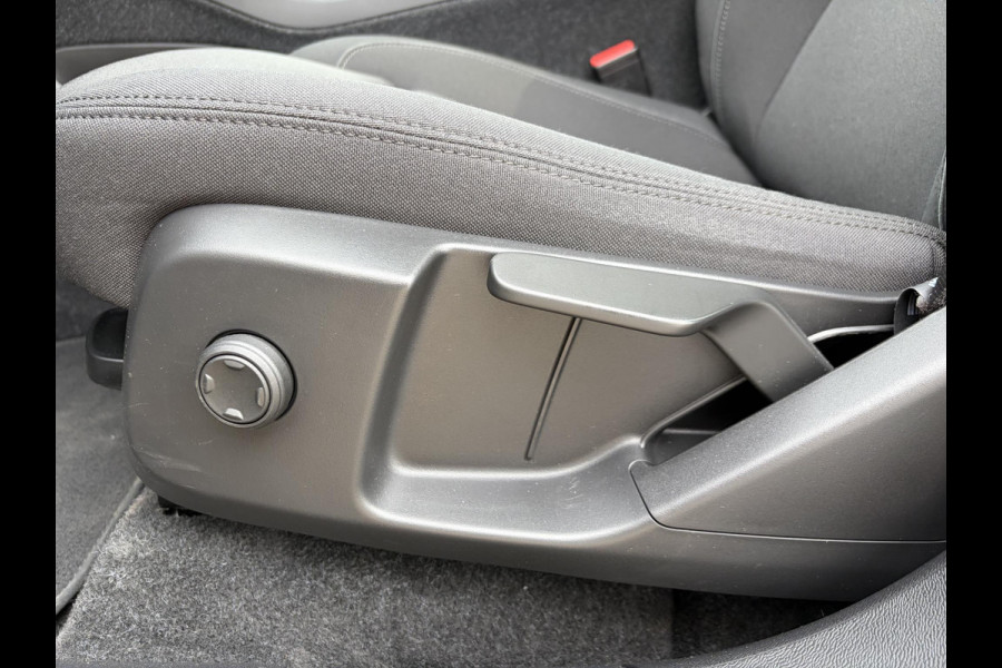 Volvo C40 Recharge Core 69 kWh 26.000 KM | SOH 96% | Panorama | Stoel- & Stuurverwarming | Achteruitrijcamera | Volvo Dealer Onderhouden | All-in incl. 12 mnd BOVAG Garantie |