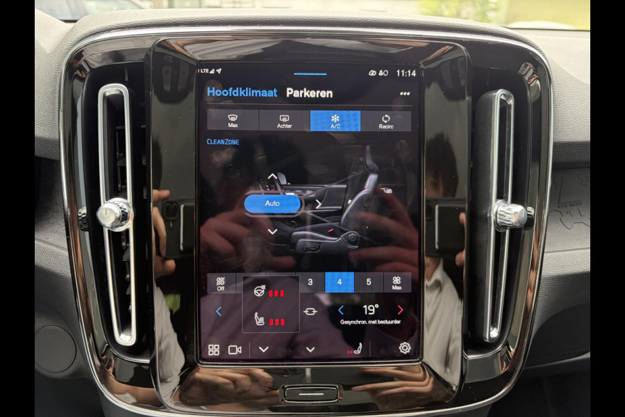 Volvo C40 Recharge Core 69 kWh 26.000 KM | SOH 96% | Panorama | Stoel- & Stuurverwarming | Achteruitrijcamera | Volvo Dealer Onderhouden | All-in incl. 12 mnd BOVAG Garantie |