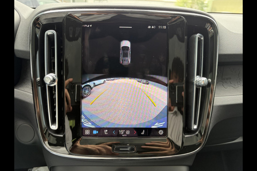 Volvo C40 Recharge Core 69 kWh 26.000 KM | SOH 96% | Panorama | Stoel- & Stuurverwarming | Achteruitrijcamera | Volvo Dealer Onderhouden | All-in incl. 12 mnd BOVAG Garantie |