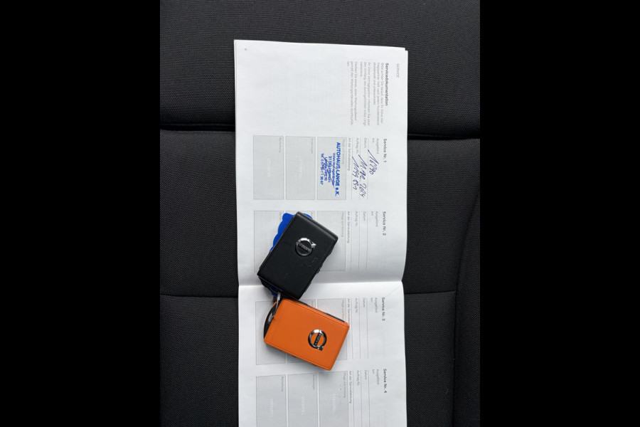 Volvo C40 Recharge Core 69 kWh 26.000 KM | SOH 96% | Panorama | Stoel- & Stuurverwarming | Achteruitrijcamera | Volvo Dealer Onderhouden | All-in incl. 12 mnd BOVAG Garantie |