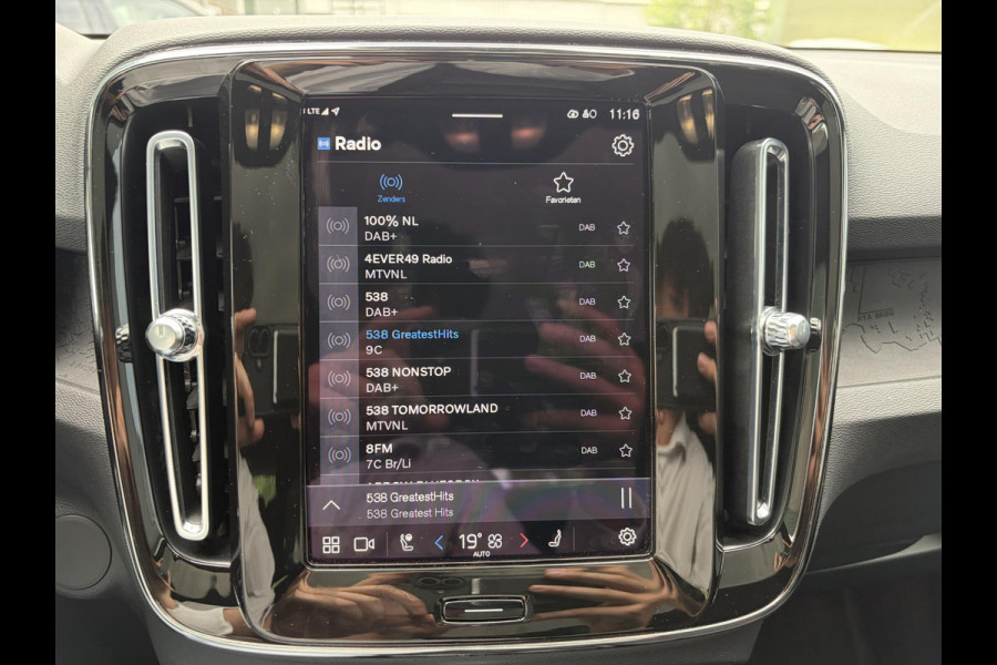 Volvo C40 Recharge Core 69 kWh 26.000 KM | SOH 96% | Panorama | Stoel- & Stuurverwarming | Achteruitrijcamera | Volvo Dealer Onderhouden | All-in incl. 12 mnd BOVAG Garantie |