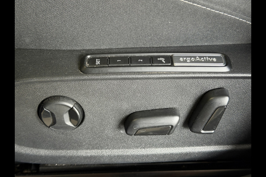 Volkswagen Golf 1.5 eTSI|DSG|H&K Audio|Memory|Massage|Stuur/Stoelverw|ACC