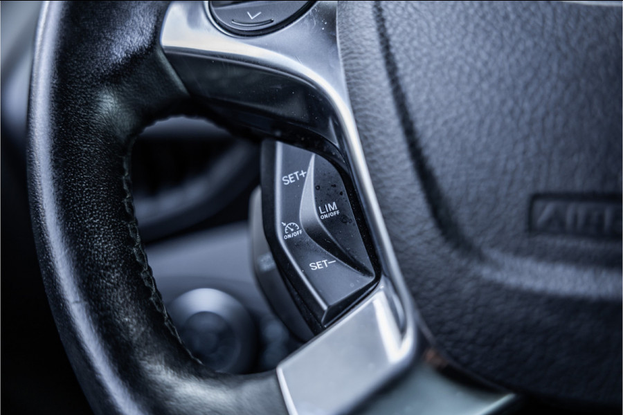 Ford Transit Connect 1.5 EcoBlue L2 | 3-Zitter | Sortimo inrichting | Navigatie | Camera | CarPlay | Stoelverwarming | Airco | MF Stuur | Dealer onderhouden | Nieuwe APK