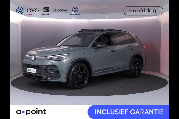 Volkswagen Tiguan 1.5 eHybrid R-Line Edition 272 pk Automaat (DSG) | Verlengde garantie | Navigatie | Panoramadak | Trekhaak (wegklapbaar) | Achteruitrijcamera | Lederen bekleding | Stoelverwarming/ventilatie | R-Line |