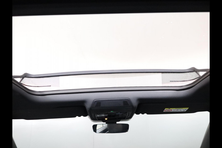 Volkswagen Tiguan 1.5 eHybrid R-Line Edition 272 pk Automaat (DSG) | Verlengde garantie | Navigatie | Panoramadak | Trekhaak (wegklapbaar) | Achteruitrijcamera | Lederen bekleding | Stoelverwarming/ventilatie | R-Line |
