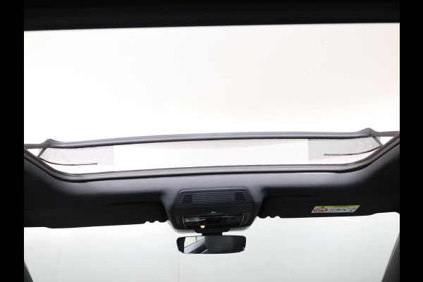 Volkswagen Tiguan 1.5 eHybrid R-Line Edition 272 pk Automaat (DSG) | Verlengde garantie | Navigatie | Panoramadak | Trekhaak (wegklapbaar) | Achteruitrijcamera | Lederen bekleding | Stoelverwarming/ventilatie | R-Line |