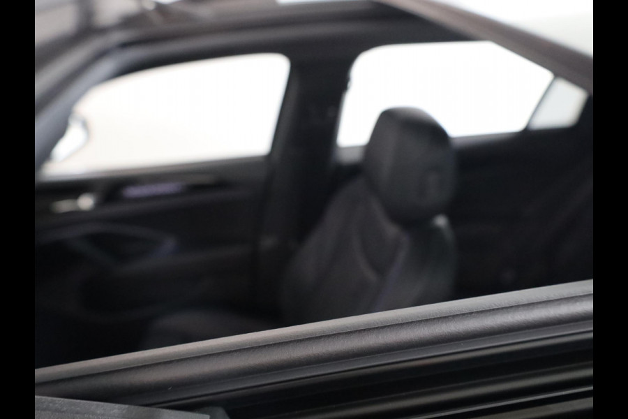 Volkswagen Tiguan 1.5 eHybrid R-Line Edition 272 pk Automaat (DSG) | Verlengde garantie | Navigatie | Panoramadak | Trekhaak (wegklapbaar) | Achteruitrijcamera | Lederen bekleding | Stoelverwarming/ventilatie | R-Line |