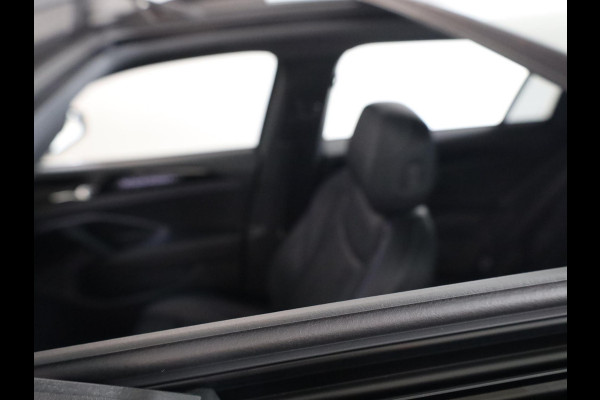 Volkswagen Tiguan 1.5 eHybrid R-Line Edition 272 pk Automaat (DSG) | Verlengde garantie | Navigatie | Panoramadak | Trekhaak (wegklapbaar) | Achteruitrijcamera | Lederen bekleding | Stoelverwarming/ventilatie | R-Line |