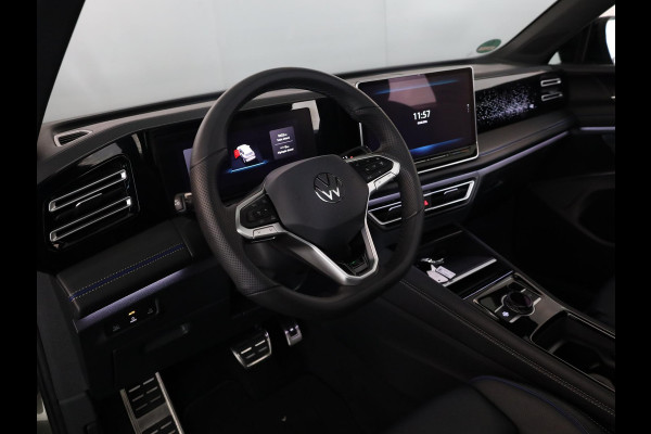 Volkswagen Tiguan 1.5 eHybrid R-Line Edition 272 pk Automaat (DSG) | Verlengde garantie | Navigatie | Panoramadak | Trekhaak (wegklapbaar) | Achteruitrijcamera | Lederen bekleding | Stoelverwarming/ventilatie | R-Line |