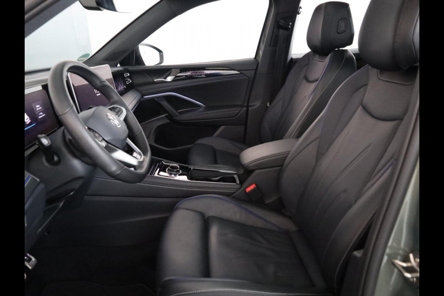 Volkswagen Tiguan 1.5 eHybrid R-Line Edition 272 pk Automaat (DSG) | Verlengde garantie | Navigatie | Panoramadak | Trekhaak (wegklapbaar) | Achteruitrijcamera | Lederen bekleding | Stoelverwarming/ventilatie | R-Line |