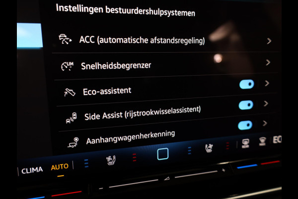 Volkswagen Tiguan 1.5 eHybrid R-Line Edition 272 pk Automaat (DSG) | Verlengde garantie | Navigatie | Panoramadak | Trekhaak (wegklapbaar) | Achteruitrijcamera | Lederen bekleding | Stoelverwarming/ventilatie | R-Line |