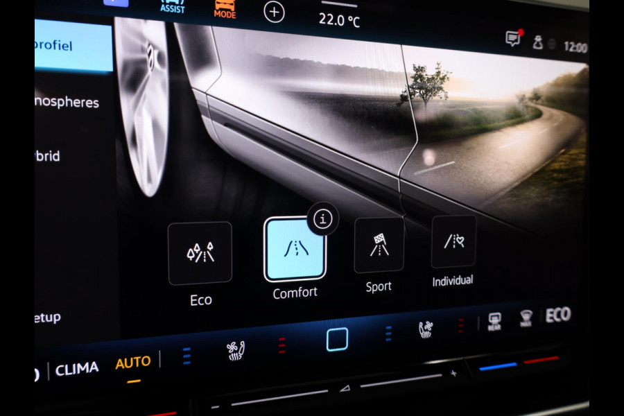 Volkswagen Tiguan 1.5 eHybrid R-Line Edition 272 pk Automaat (DSG) | Verlengde garantie | Navigatie | Panoramadak | Trekhaak (wegklapbaar) | Achteruitrijcamera | Lederen bekleding | Stoelverwarming/ventilatie | R-Line |