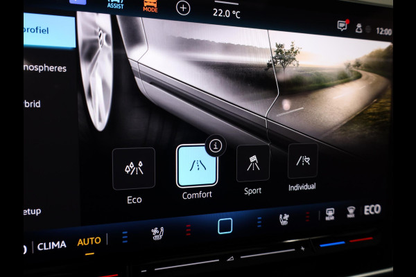 Volkswagen Tiguan 1.5 eHybrid R-Line Edition 272 pk Automaat (DSG) | Verlengde garantie | Navigatie | Panoramadak | Trekhaak (wegklapbaar) | Achteruitrijcamera | Lederen bekleding | Stoelverwarming/ventilatie | R-Line |