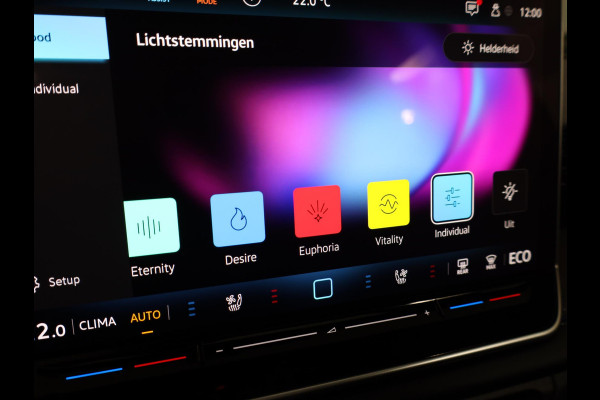 Volkswagen Tiguan 1.5 eHybrid R-Line Edition 272 pk Automaat (DSG) | Verlengde garantie | Navigatie | Panoramadak | Trekhaak (wegklapbaar) | Achteruitrijcamera | Lederen bekleding | Stoelverwarming/ventilatie | R-Line |