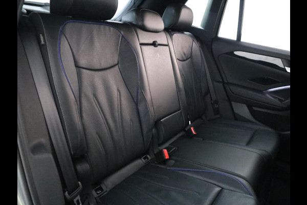 Volkswagen Tiguan 1.5 eHybrid R-Line Edition 272 pk Automaat (DSG) | Verlengde garantie | Navigatie | Panoramadak | Trekhaak (wegklapbaar) | Achteruitrijcamera | Lederen bekleding | Stoelverwarming/ventilatie | R-Line |