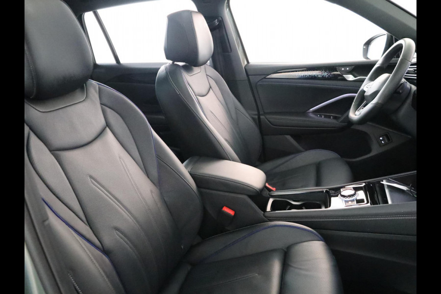 Volkswagen Tiguan 1.5 eHybrid R-Line Edition 272 pk Automaat (DSG) | Verlengde garantie | Navigatie | Panoramadak | Trekhaak (wegklapbaar) | Achteruitrijcamera | Lederen bekleding | Stoelverwarming/ventilatie | R-Line |
