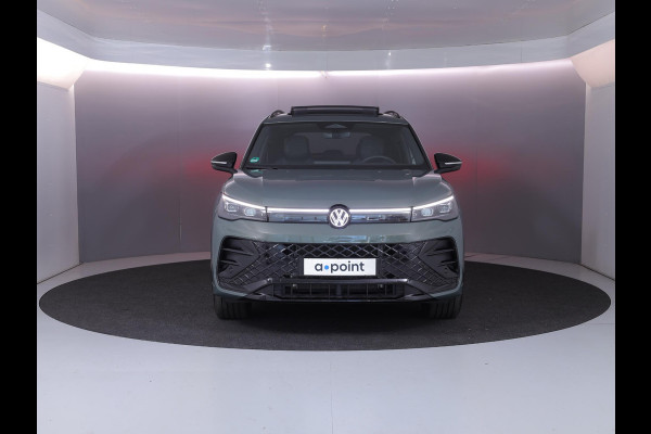 Volkswagen Tiguan 1.5 eHybrid R-Line Edition 272 pk Automaat (DSG) | Verlengde garantie | Navigatie | Panoramadak | Trekhaak (wegklapbaar) | Achteruitrijcamera | Lederen bekleding | Stoelverwarming/ventilatie | R-Line |