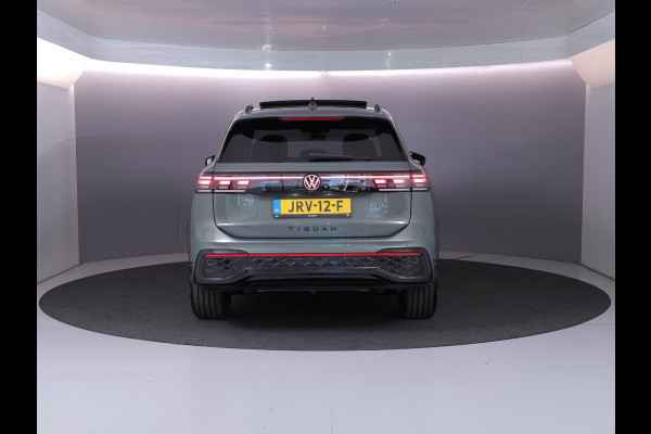 Volkswagen Tiguan 1.5 eHybrid R-Line Edition 272 pk Automaat (DSG) | Verlengde garantie | Navigatie | Panoramadak | Trekhaak (wegklapbaar) | Achteruitrijcamera | Lederen bekleding | Stoelverwarming/ventilatie | R-Line |