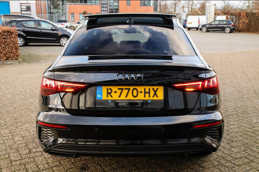 Audi A3 Limousine 35 1.5 TFSI S Edition One S-line 150pk S-Tronic Lederen kuipstoelen|Virtual Cockpit|Panoramadak|LED Matrix|Black