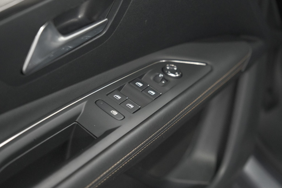 Peugeot 3008 1.6 HYbrid4 300 Blue Lease GT | Adaptieve Cruise Control | Trekhaak | Alcantara Bekleding | Panoramadak