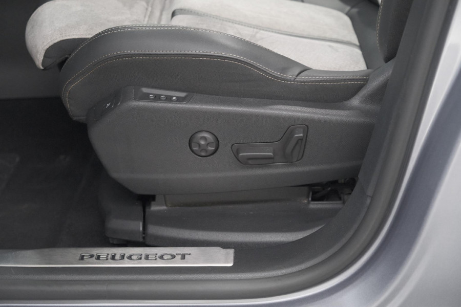 Peugeot 3008 1.6 HYbrid4 300 Blue Lease GT | Adaptieve Cruise Control | Trekhaak | Alcantara Bekleding | Panoramadak
